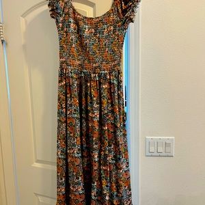 Light spring dress. Super comfy.